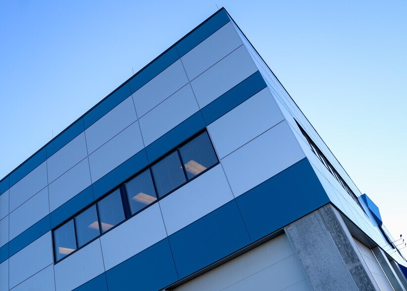 More Photos Of 1601 General Electric Rd, Bloomington Warehouse For Lease
