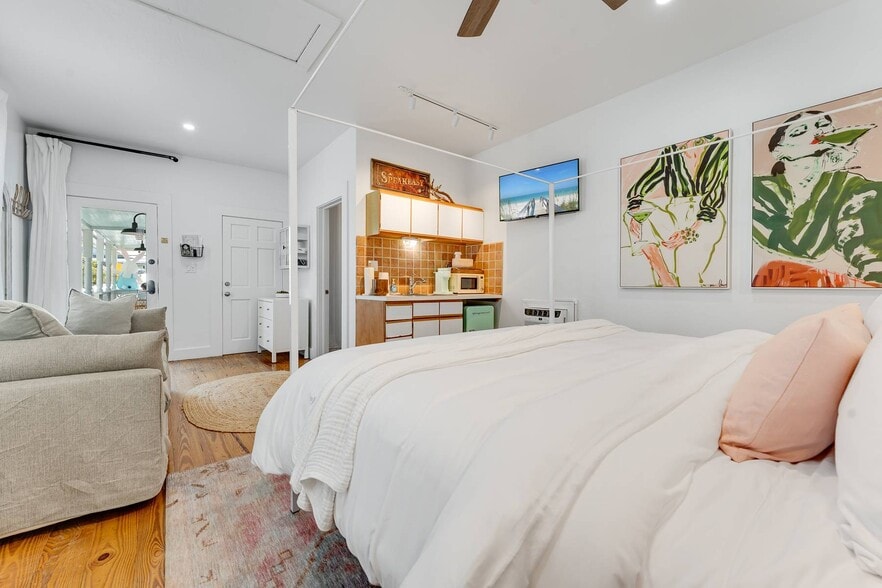 More Photos Of 1117 Duval St, Key West Hospitality For Sale