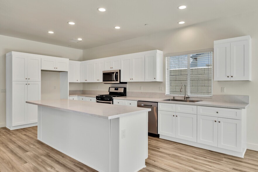 More Photos Of 33912 Whispering Palms Trail, Cathedral City Apartments For Sale