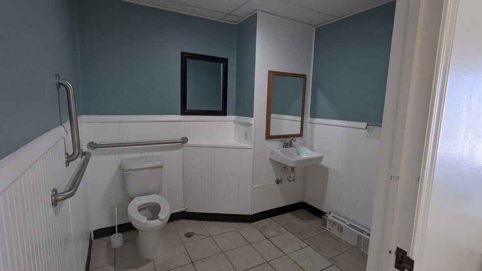 More Photos Of 1465 E Apple Ave, Muskegon Unknown For Lease