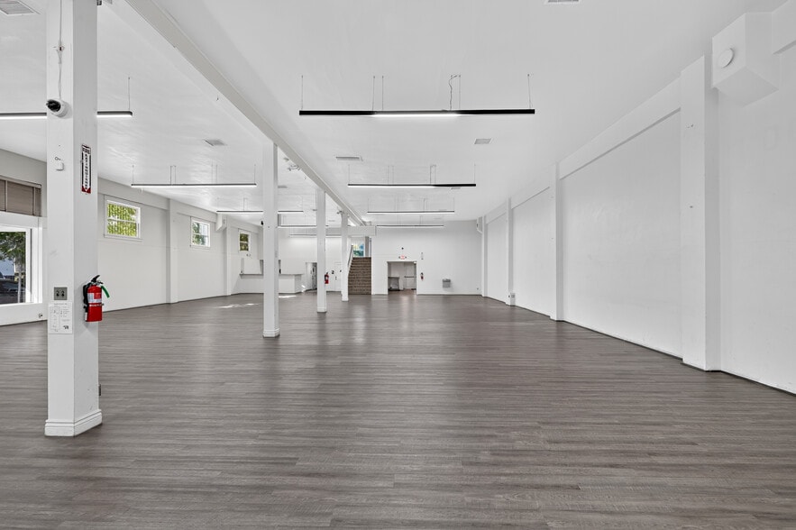 More Photos Of 1300-1340 Broadway Ave, Atwater Storefront For Lease
