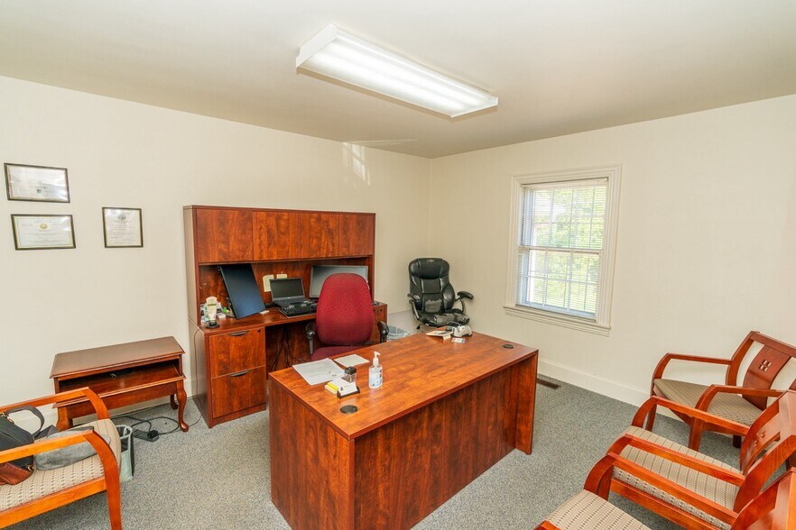 More Photos Of 998-1002 S New Hope Rd, Gastonia General Retail For Lease