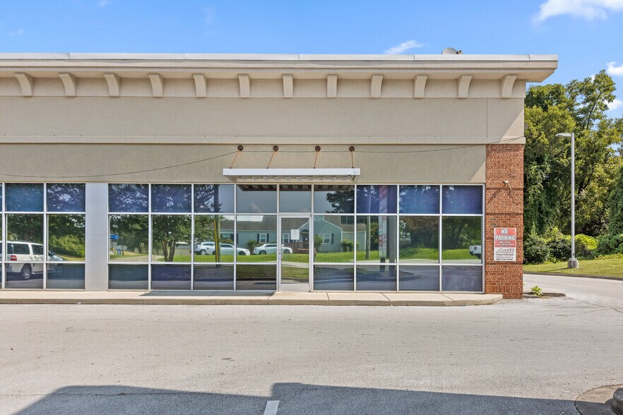 More Photos Of 6025 E Brainerd Rd, Chattanooga Storefront For Lease
