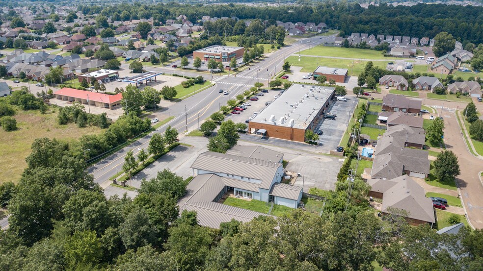 More Photos Of 1850 Berryhill Rd, Cordova Veterinarian Kennel For Sale