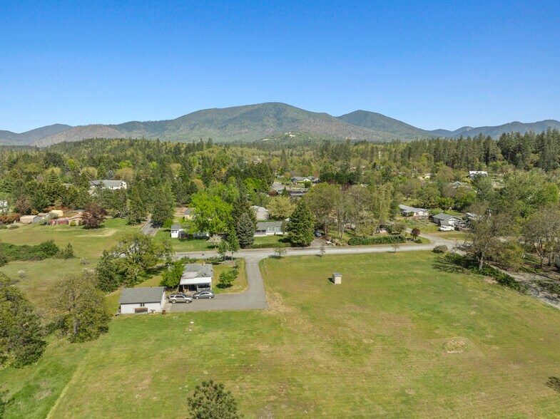 More Photos Of 387 Tavis Dr, Merlin Manufactured Housing Mobile Home Park For Sale