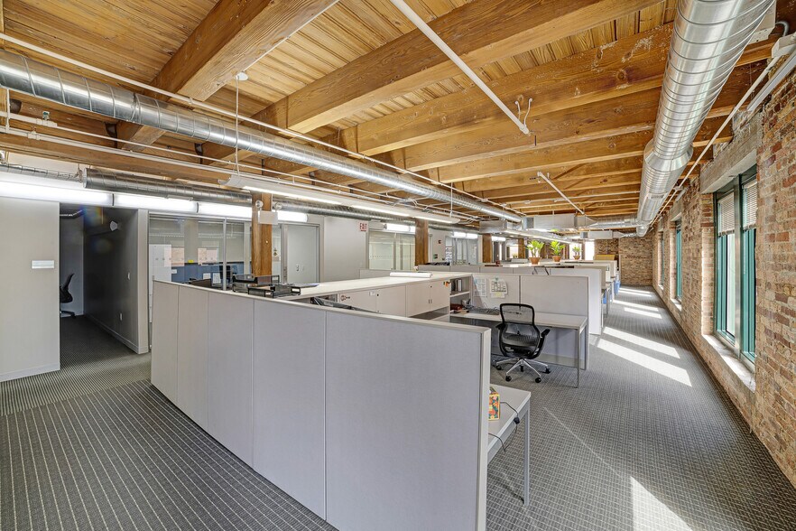 More Photos Of 560-566 W Lake St, Chicago Loft Creative Space For Lease