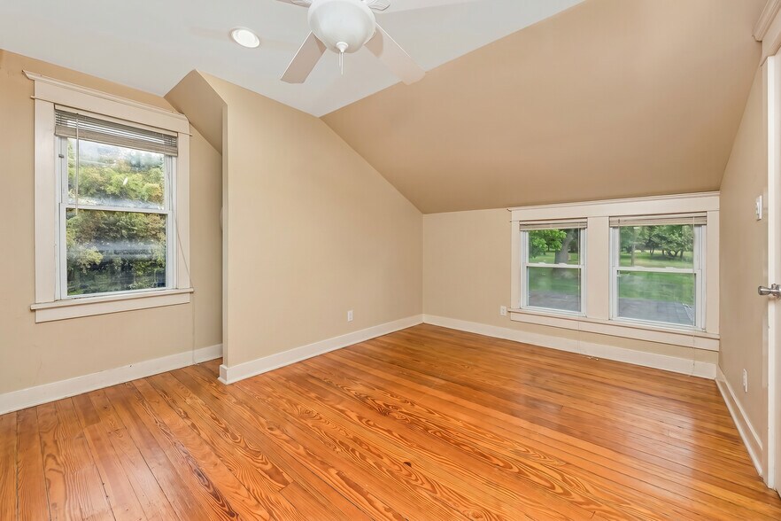 More Photos Of 645 Middle Country Rd, Middle Island Office For Sale