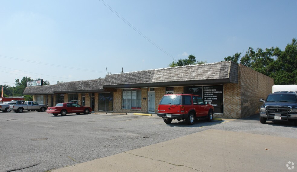 Primary Photo Of 502-512 S Sheridan Rd, Tulsa Unknown For Lease