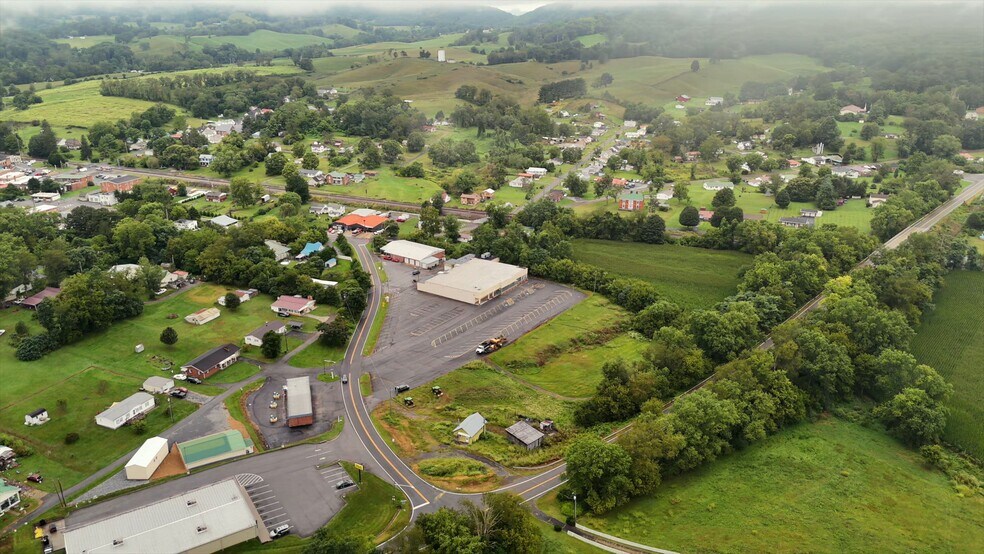 Primary Photo Of 510 Glade st, Glade Spring Supermarket For Sale