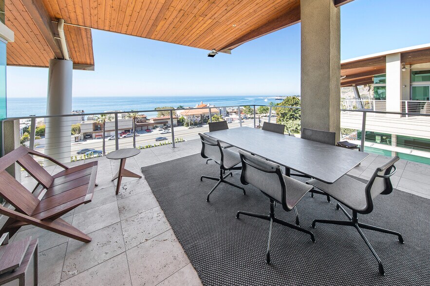More Photos Of 22619 Pacific Coast Hwy, Malibu Loft Creative Space For Lease