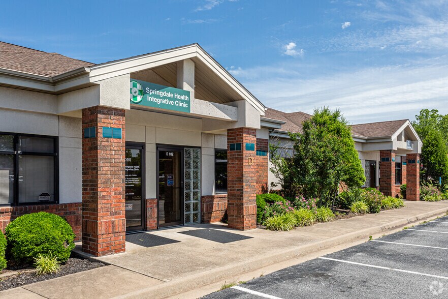 More Photos Of 3291 S Thompson St, Springdale Unknown For Lease