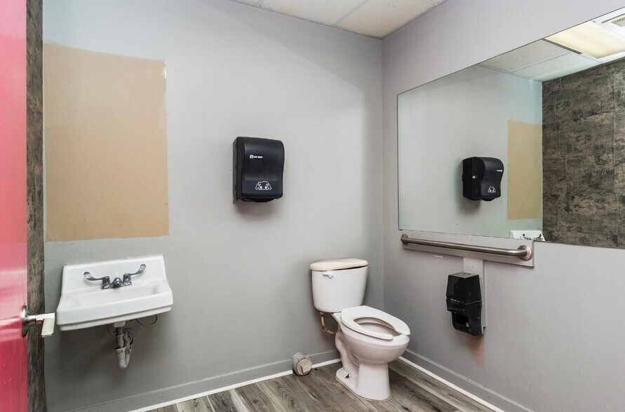 More Photos Of , San Antonio General Retail For Sale