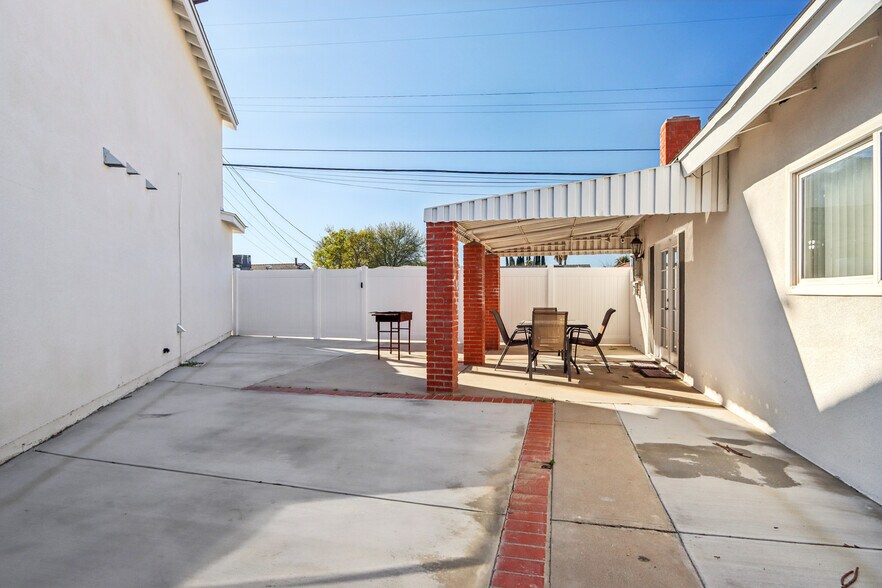 More Photos Of 16428 Halsted St, North Hills Multifamily For Sale
