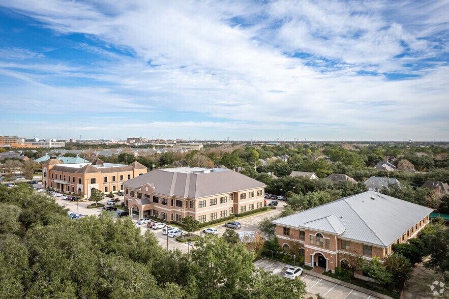 More Photos Of 4660 Sweetwater Blvd, Sugar Land Office For Lease