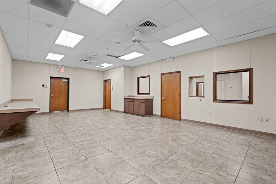 More Photos Of 311 N Waverly Ave, Springfield Warehouse For Lease