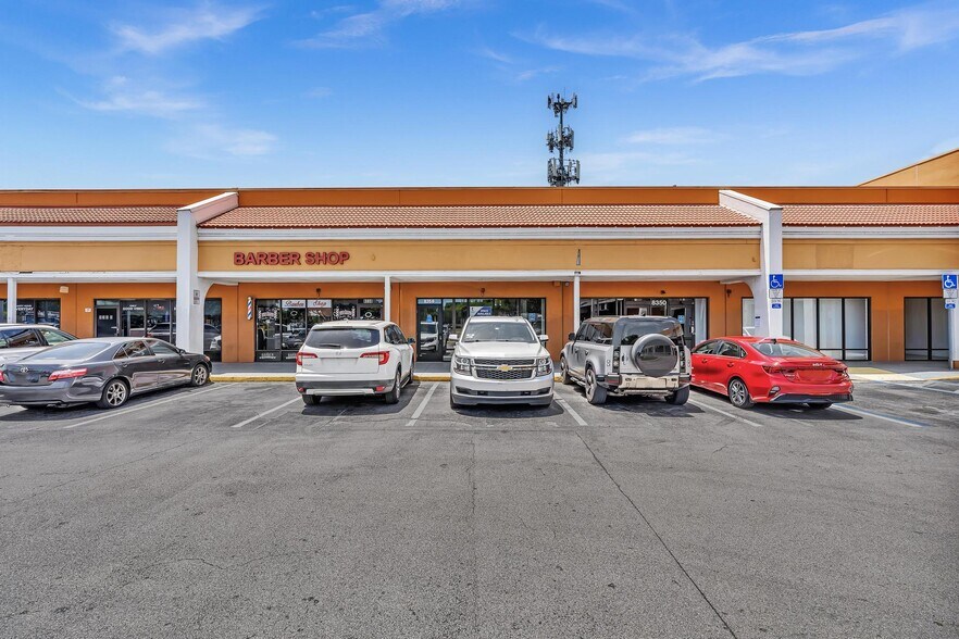More Photos Of 8030-8384 N Pines Blvd, Pembroke Pines General Retail For Lease