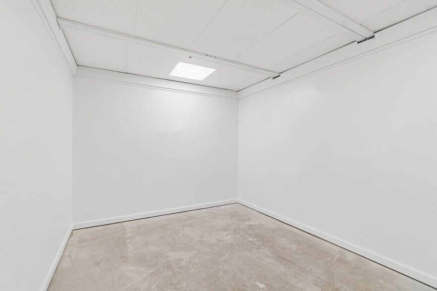 More Photos Of 1956 Kingsley Ave, Orange Park General Retail For Sale