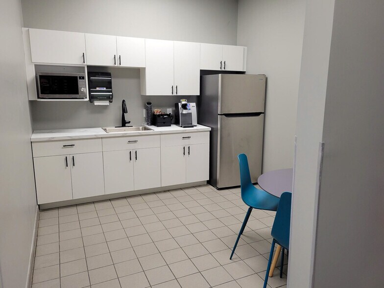 More Photos Of 724 Caledonia Rd, Toronto Warehouse For Lease