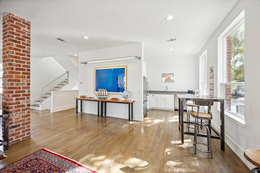 More Photos Of 128 W 17th St, Houston Loft Creative Space For Sale