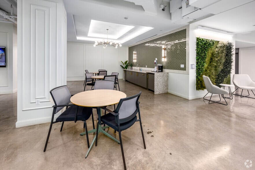 More Photos Of 1156 15th St NW, Washington Office For Lease