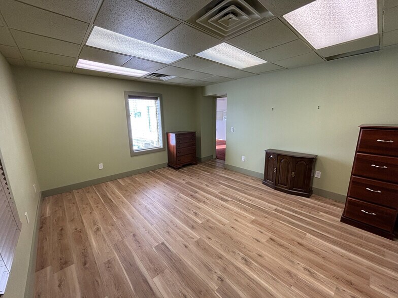 More Photos Of 1805-1811 Sawmill Pky, Huron Warehouse For Sale