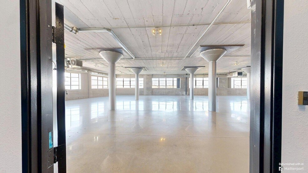 More Photos Of 530 E 8th St, Los Angeles Showroom For Lease