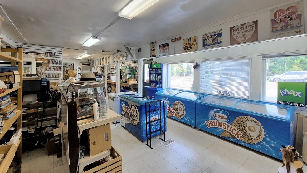 More Photos Of 509 Lakeshore Rd W, Oakville General Retail For Sale