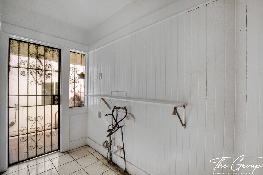 More Photos Of 856 W 47th St, Los Angeles Multifamily For Sale