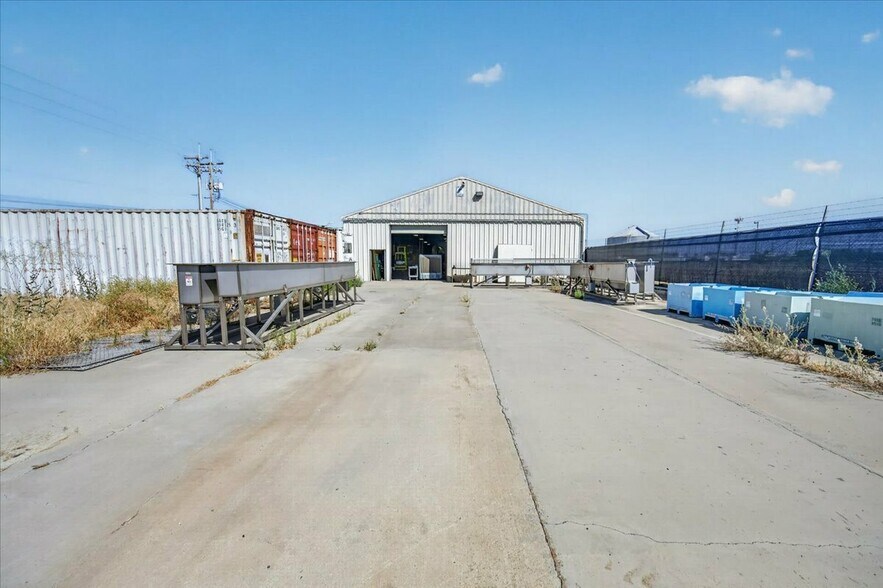 More Photos Of 925 M St, Firebaugh Manufacturing For Sale