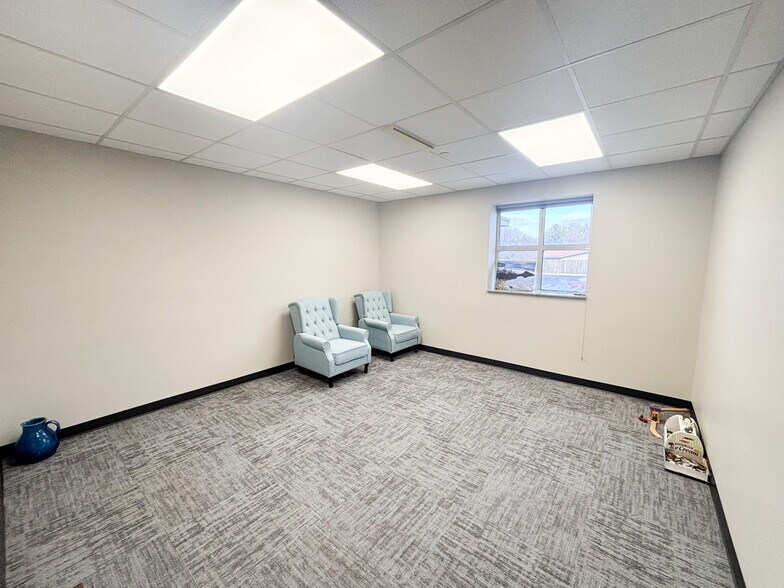 More Photos Of 3171 E Sunshine St, Springfield Office Residential For Lease