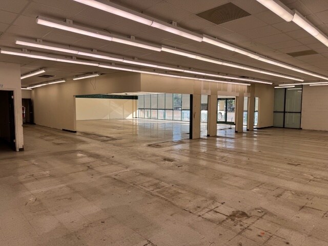 More Photos Of 200 Florence Rd, Savannah Freestanding For Sale