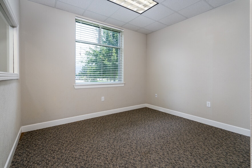 More Photos Of 20008 Champion Forest Dr, Spring Office For Sale