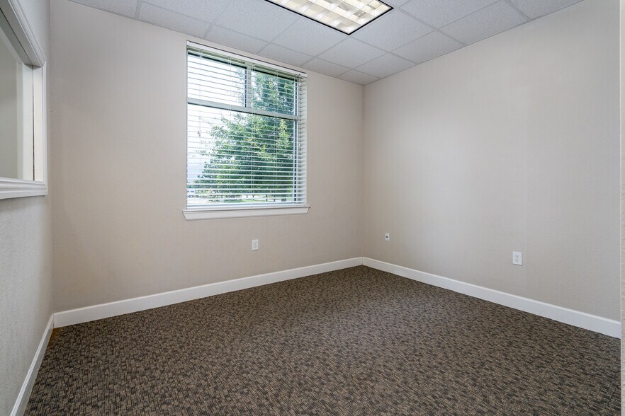 More Photos Of 20008 Champion Forest Dr, Spring Office For Sale