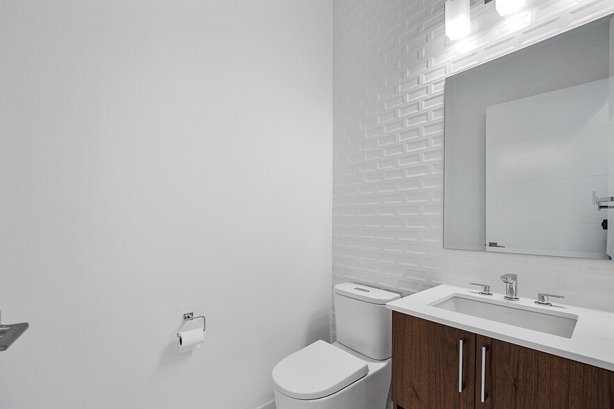 More Photos Of 400 S Old Woodward Ave, Birmingham Apartments For Sale