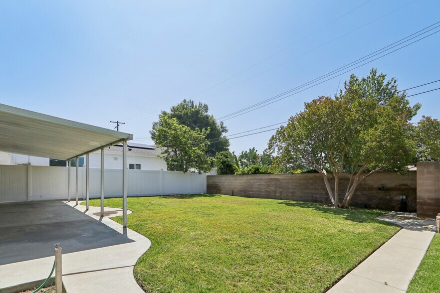 More Photos Of 17148 Stare St, Northridge Apartments For Sale