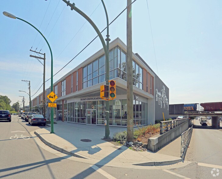 More Photos Of 1515 Barrow St, North Vancouver Distribution For Lease