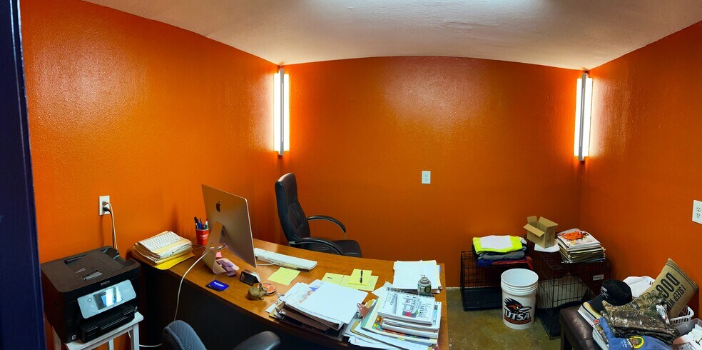 More Photos Of 9509 Yupondale Dr, Houston Warehouse For Lease