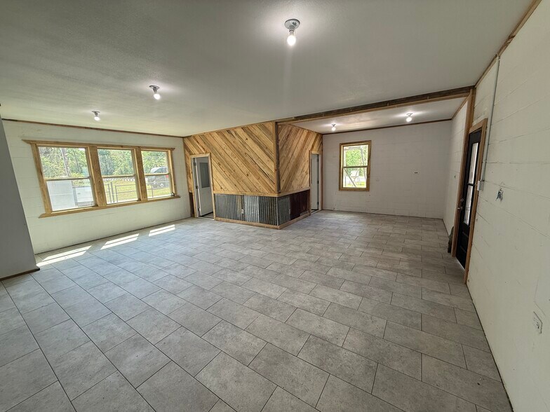 More Photos Of 8192 TX-19, Trinity Industrial For Lease