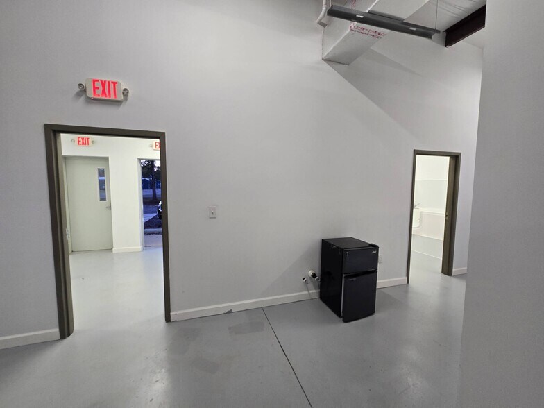 More Photos Of 8625 Gulf Beach Highway hwy, Pensacola Light Distribution For Lease