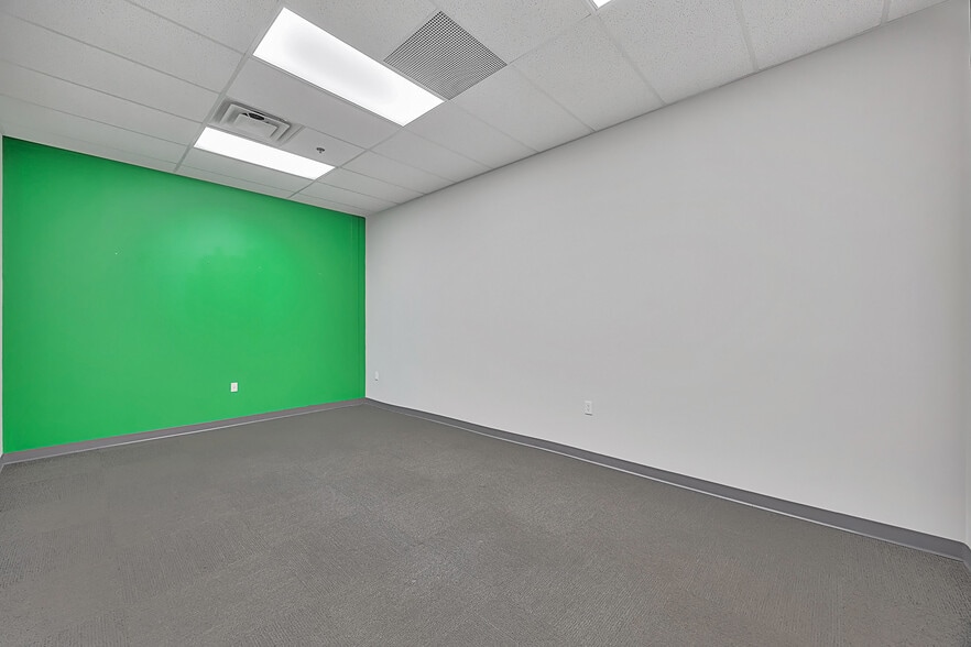 More Photos Of 1035 Vandercar Dr, Florence General Retail For Lease