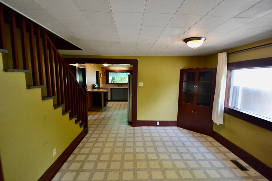 More Photos Of 1008 June St, Hood River Flex For Sale
