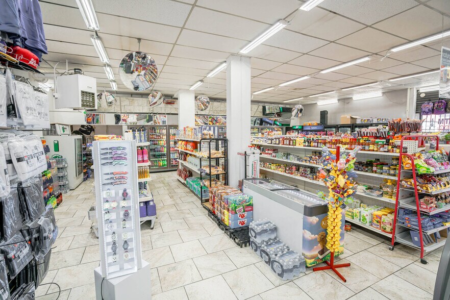 More Photos Of 365 Earl St, Saint Paul Storefront Retail Residential For Sale