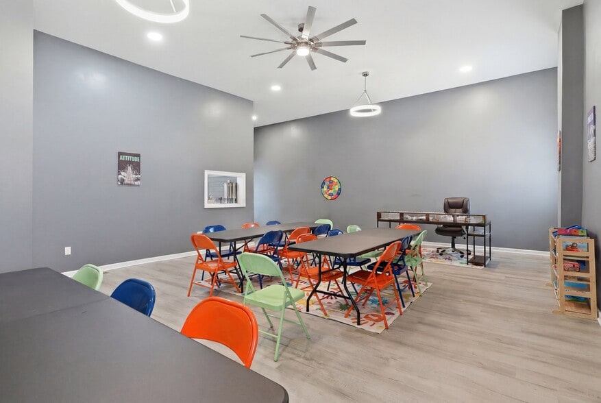 More Photos Of 805 E Prospect St, York General Retail For Sale