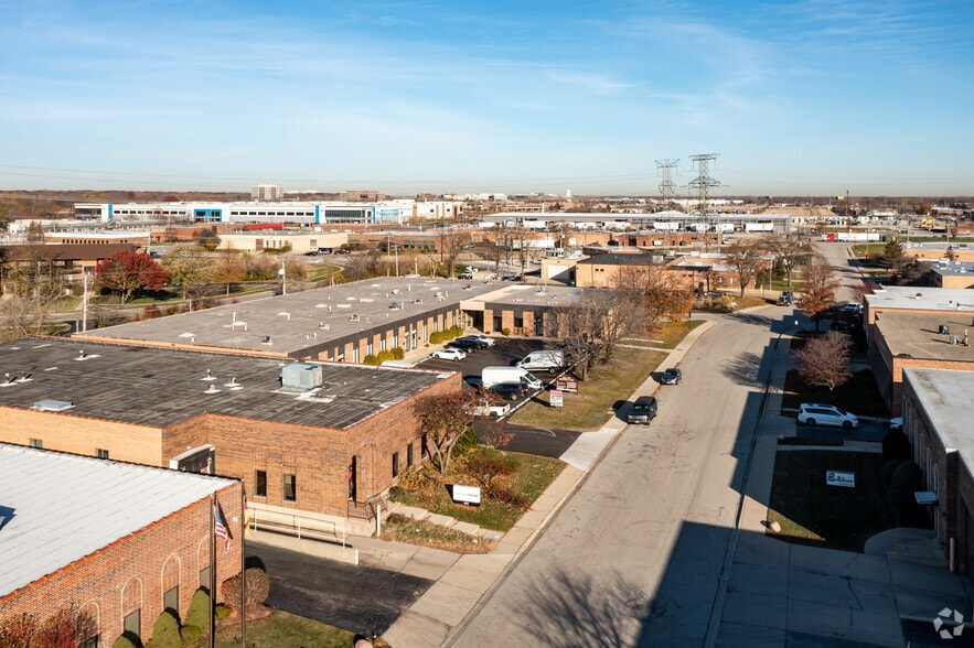 More Photos Of 400-490 Bonnie Ln, Elk Grove Village Warehouse For Lease