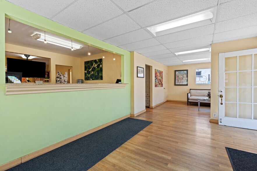 More Photos Of 1415 N La Brea Ave, Los Angeles Storefront For Lease