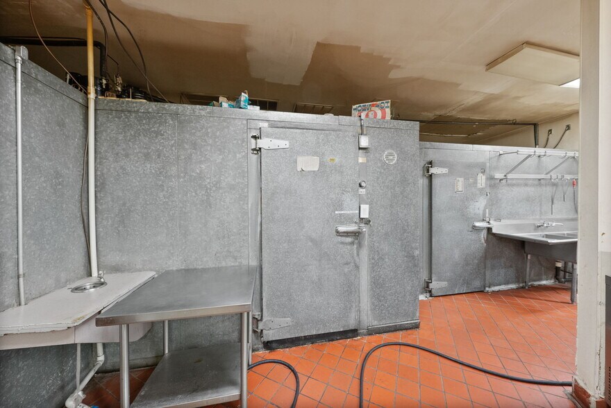 More Photos Of 3105 NE O. B. Riley Rd, Bend Hotel For Sale