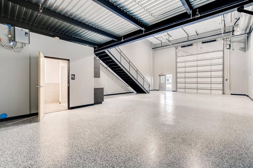 More Photos Of 7637 Fm 3009, Schertz Light Distribution For Sale