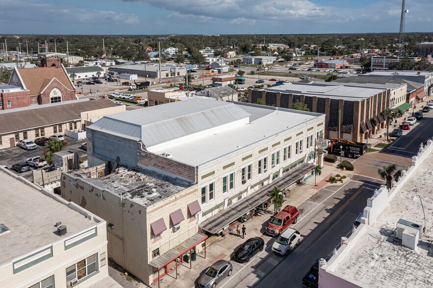More Photos Of 106 W Oak St, Arcadia Storefront For Sale