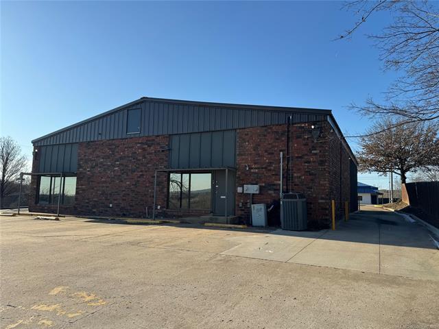 More Photos Of 1029 E Washington Ave, Mcalester Rehabilitation Center For Sale