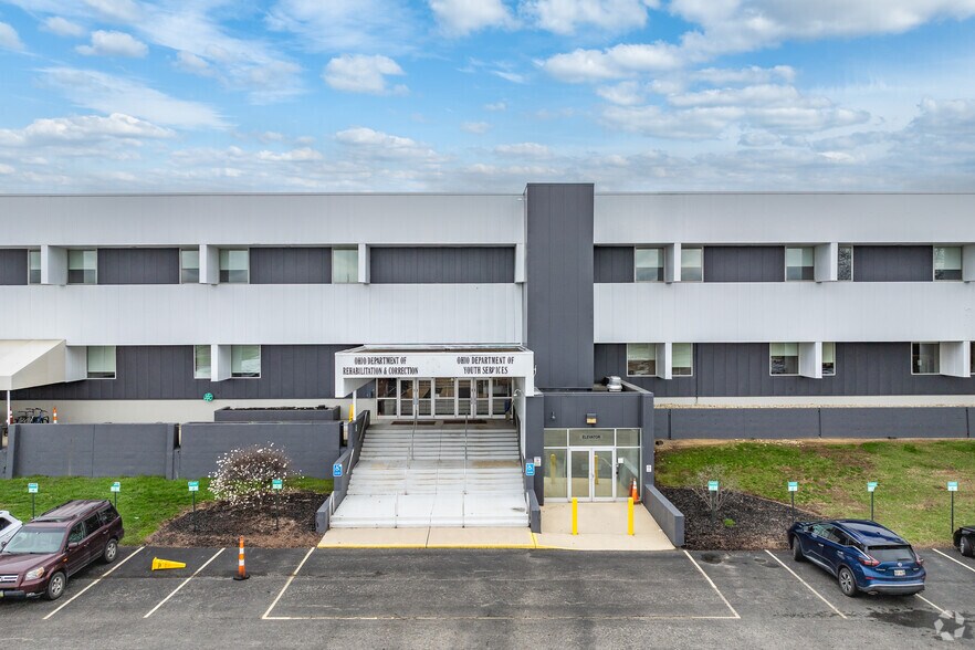 More Photos Of 4545 Fisher Rd, Columbus Distribution For Lease